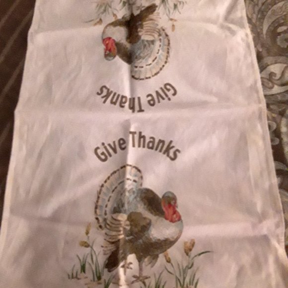 Lot of Two New Thanksgiving Table Runners with Matching Potholders - Picture 2 of 6